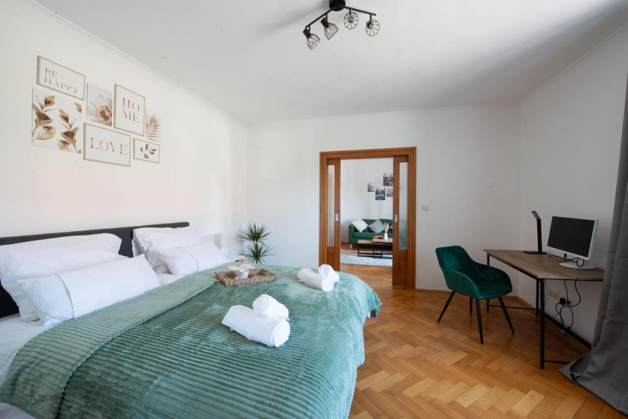 Bessa Homes 6 Personen 2 Schlafzimmer, 3 King Size, Betten, Balkon, Kueche Haag in Oberbayern Eksteriør bilde