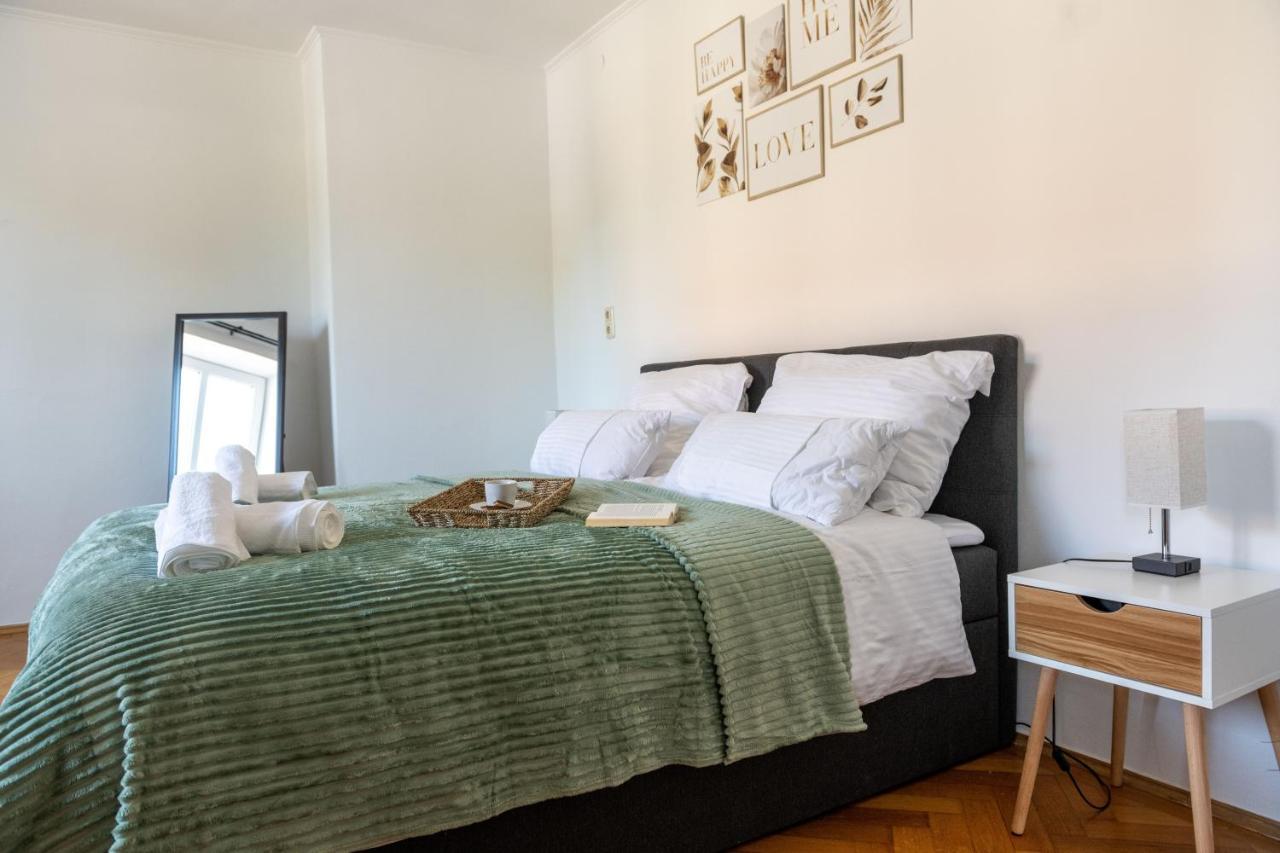 Bessa Homes 6 Personen 2 Schlafzimmer, 3 King Size, Betten, Balkon, Kueche Haag in Oberbayern Eksteriør bilde