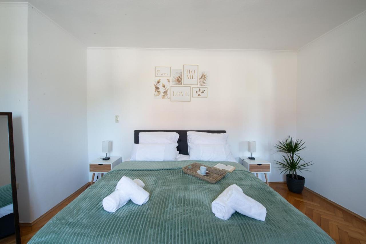 Bessa Homes 6 Personen 2 Schlafzimmer, 3 King Size, Betten, Balkon, Kueche Haag in Oberbayern Eksteriør bilde